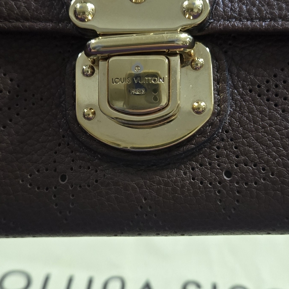 Louis Vuitton Mahina Leather Amelia Long Wallet - Picture 11 of 16